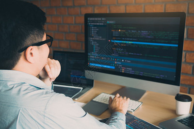 屏幕后的凝视 软件开发者的视力健康与职业健康管理